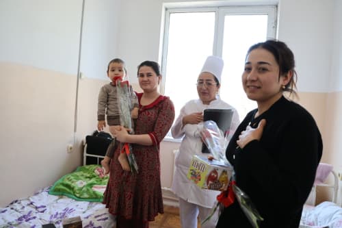 Бемор аёлларга байрамона эътибор