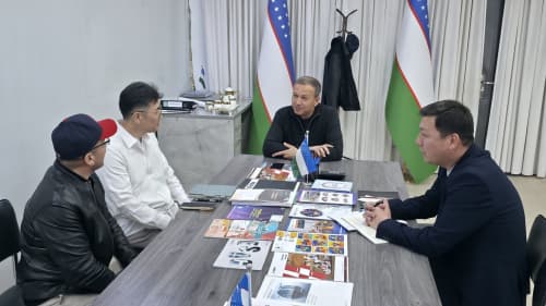 Navoiy viloyati hokimi koreyalik investor Park Yongsik bilan uchrashdi