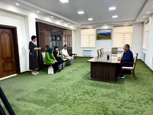 Navoiy viloyati hokimi fuqarolar murojaatlarini qabul qildi