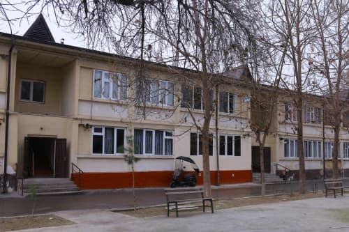 Namangan viloyati hokimi Shavkatjon Abdurazzoqov "Ko‘zi ojizlar"  jamiyatiga qarashli ko‘p qavatli turar joylarda yashovchi aholi holidan xabar oldi.