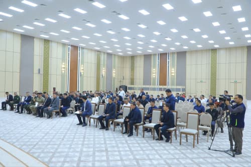 Namangan viloyati hokimi mahalliy va xorijiy tadbirkorlar bilan uchrashdi