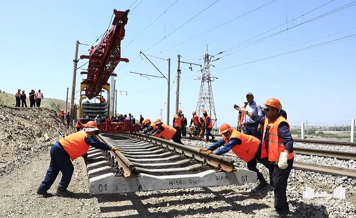 Urgutga temiryo‘l tarmog‘i tortish ishlari boshlandi