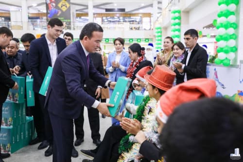 Surxondaryolik bolajonlarga "Prezident sovg‘asi" topshirildi