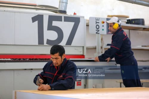 УзА | Маҳаллий ишлаб чиқаришни ривожлантираётган тадбиркор