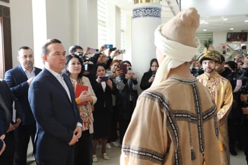 "Yosh kitobxon" tanlovi g‘oliblari taqdirlandi, hududlarga "Kitoblar karvoni" yo‘l oldi