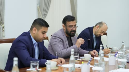  "Газанфар Гроуп" компанияси раҳбари Ғазанфар Муҳаммад Иброҳим, шунингдек, Ўзбекистоннинг Мазори Шариф шаҳридаги Бош консули Жафар Фаттоев иштирокида Сурхондарё вилояти ҳокими билан учрашув бўлиб ўтди.