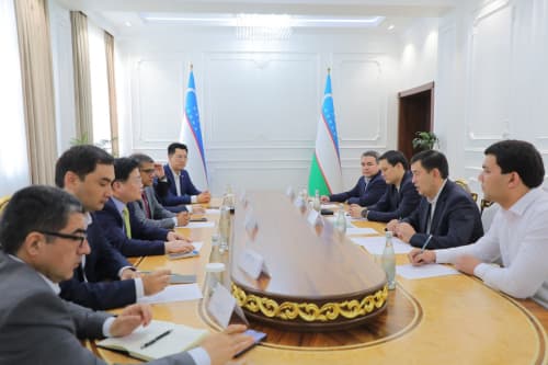 Investorlar bilan loyihalarning borishi muhokamasi