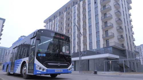 В общественном транспорте города Бухары внедряется система безналичной оплаты