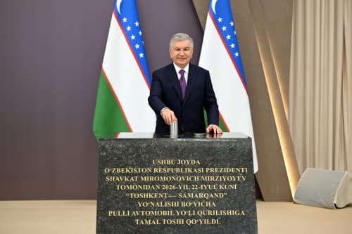 Президент Шавкат Мирзиёев Ўрта Чирчиқ туманида Тошкент – Самарқанд йўналишидаги янги автомобиль йўли қурилишига тамал тоши қўйди