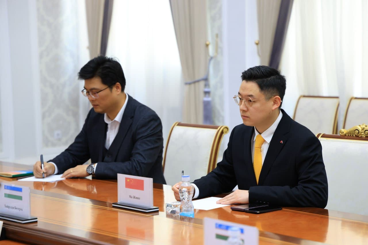 Viloyat hokimi Xitoy Xalq Respublikasining "Zhejiang Juma Entertainment Co., Ltd" kompaniyasi vakillari bilan uchrashuv o‘tkazdi