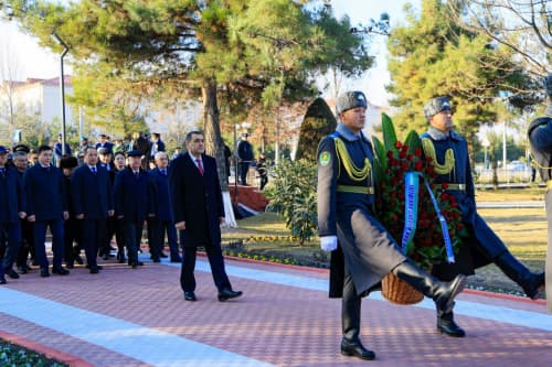 Wreaths were laid at the foot of the “Grieving Mother” monument in Fergana.