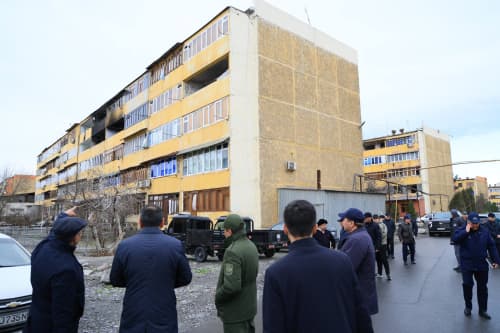 Хоким области Хайрулло Бозоров сегодня посетил многоквартирные дома на улице Мукими и на территории МФЙ «Бустон» в городе Коканде, где произошёл пожар
