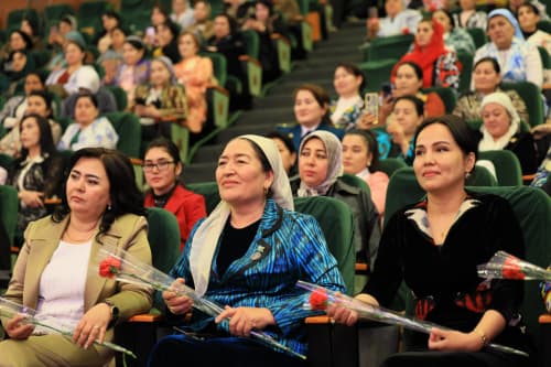 Nafosat va go‘zallik bayrami: Farg‘onada Xalqaro xotin-qizlar kuni keng nishonlanmoqda