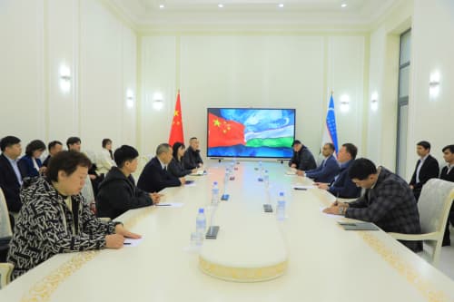 Viloyat hokimining o‘rinbosari Nuriddin Mamajonov viloyatimizda istiqbolli investitsiya loyihalarini amalga oshirishni rejalashtirayotgan xitoylik investorlar guruhi bilan uchrashuv o‘tkazdi