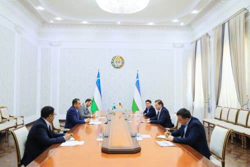 Viloyat hokimi Xayrullo Bozorov “CLAAS” kompaniyasining Yevrosiyo bo‘yicha O‘zbekiston va Qirg‘izistondagi boshqaruvchisi Folker Gunter Syettl hamda kompaniyaning mahalliy mas’ul vakillarini qabul qildi