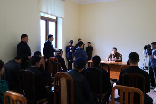 Viloyat hokimi Xayrullo Bozorov bugun Farg‘ona tumanidagi Yangi asr MFYda o‘ziga biriktirilgan yoshlar bilan uchrashdi