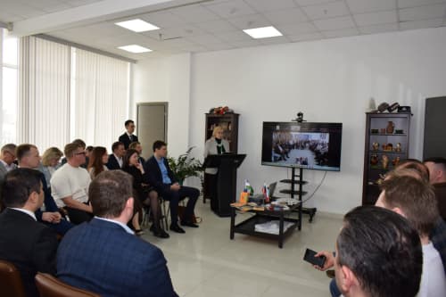 Екатеринбург шаҳрида Ўзбекистон Республикаси Бош консулхонаси ҳамкорлигида “Ўзбекистон ва Урал ўртасида қурилиш соҳасида шерикликни ривожлантириш” мавзусида давра суҳбати бўлиб ўтди