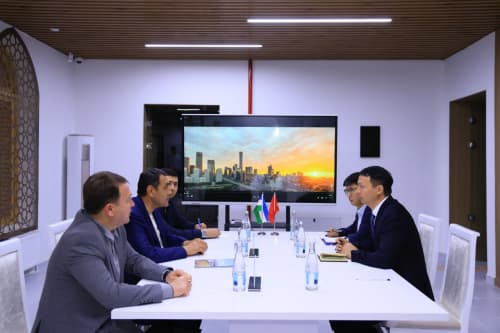 Вилоят ҳокими Хайрулло Бозоров “China Railway Construction Corporation” компаниясининг халқаро алоқалар бўйича Ўзбекистондаги бош вакили Ся Цзяминни қабул қилди
