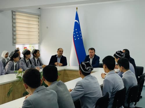 Вилоят ҳокими ўринбосари Нуриддин Мамажонов иштирокида “Раҳбар ва ёшлар” учрашуви бўлиб ўтди