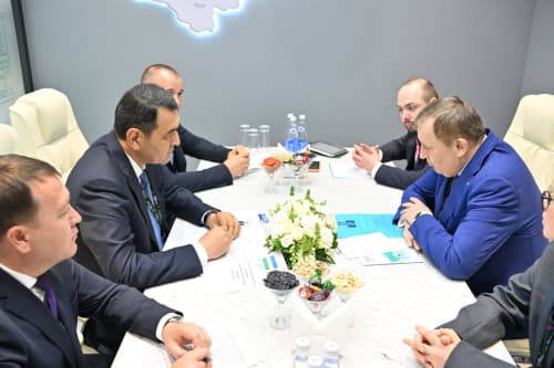 Khayrullo Bozorov, the Governor of the Fergana region, met today with Alexander Drozdenko, the Governor of the Leningrad region of the Russian Federation