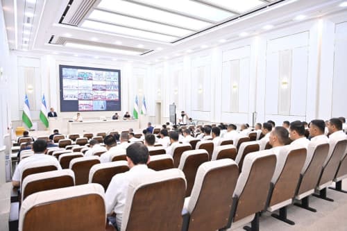 Bugun viloyat hokimligida O‘zbekiston Respublikasi Prezidentining 2026-yil 5-yanvardagi PQ-1-sonli hamda 2021-yil 2-apreldagi PQ-5050-sonli qarorlari ijrosi yig‘ilish bo‘lib o‘tdi.