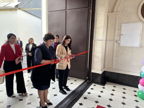 2024 йил — "Ёшлар ва бизнесни қўллаб-қувватлаш йили"нинг бошида Тошкент шаҳрида ёш тадбиркор Д. Назирова раҳбарлигида 100 ўринга мўлжалланган мактабгача таълим ташкилоти болажонлар учун ўз эшикларини очди.