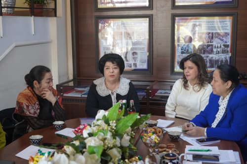 O‘zbekiston Ilmiy-texnika va tibbiy hujjatlar milliy arxivi binosida “Ilm va ayol: barqaror jamiyat sari” mavzusida davra suhbati tashkil etildi.