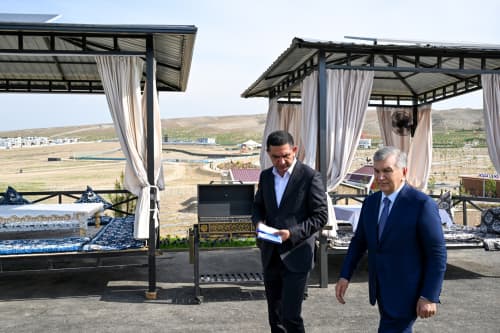 Prezident Shavkat Mirziyoyev Fargʻonada barpo etilayotgan turizm majmuasi bilan tanishdi