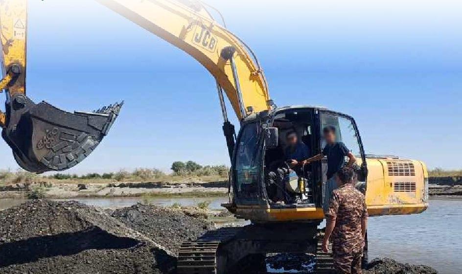 Violators of illegal extraction of sand and gravel mixtures were detained in Samarkand region