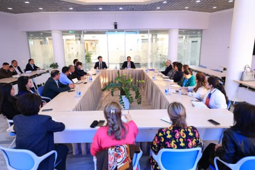 Vazir OTM psixologlari bilan davra suhbati o‘tkazdi