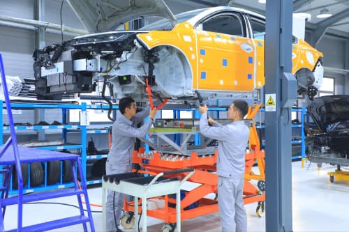 Jizzax politexnika institutida tashkil etilgan Muhandislik maktabi transport sohasida yuqori malakali muhandislar tayyorlashga xizmat qiladi