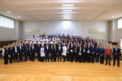 Vazir Samarqandda “Yoshlar kuni” tadbirlarida ishtirok etdi