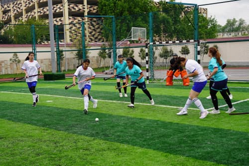Среди студенток стартовал турнир «Кубок министра»: новое направление — соревнования по хоккею на траве