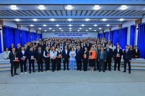 Yoshlar bilan ochiq muloqot: vazir Namangan davlat texnika universiteti talabalari bilan uchrashdi