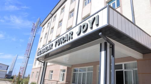 Vazir Urganch davlat universitetining yangi yotoqxonasi bilan tanishdi