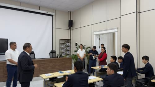 Vazir Andijonda dual ta’lim asosida amaliyot o‘tayotgan talabalar bilan uchrashdi