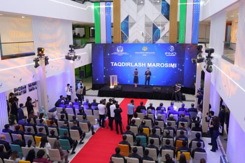 Ta’lim rivojiga hissa qo‘shgan fidoyilar hamda ustoz va murabbiylar mehnati e’tirof etildi