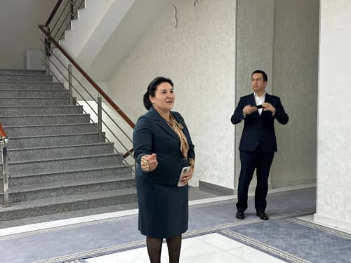 “Konstitutsiya — inson qadri, erkinlik, tenglik va adolat garovi!” mavzusida davra suhbati bo'lib o'tdi