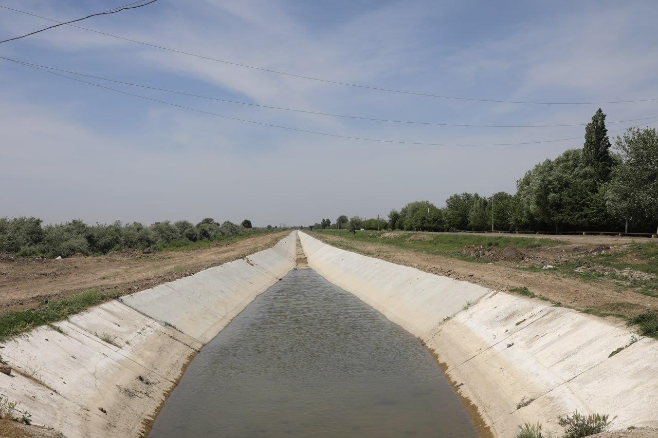 		KANALLARNI BETONLASH SUVNI TEJASHDA SAMARA BERAYAPTI