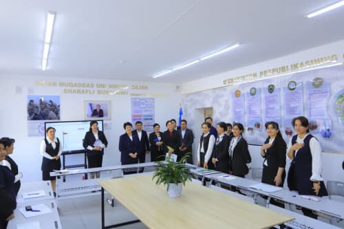 Navoiy: vazir uchrashuvlari davom etmoqda