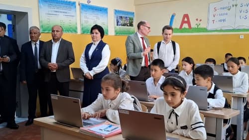 Франциянинг Ўзбекистондаги Фавқулодда ва Мухтор элчиси Олтиариқ туманидаги 29-мактабда бўлди