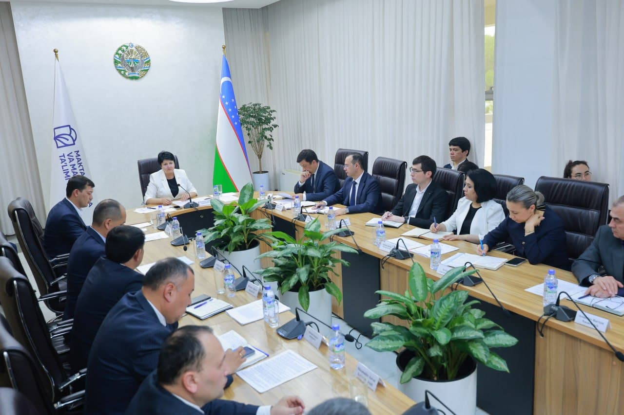 Vazir soati: taʼlim tashkilotlarida favqulodda vaziyatlarni oldini olish, yangi baholash tizimini yanada takomillashtirish, “Turon” maktab teatri hamda “Iqtidor maktab ansambli” tanlovlarini oʻtkazish, yoz mavsumida oromgohlar faoliyatini namunali tashkil