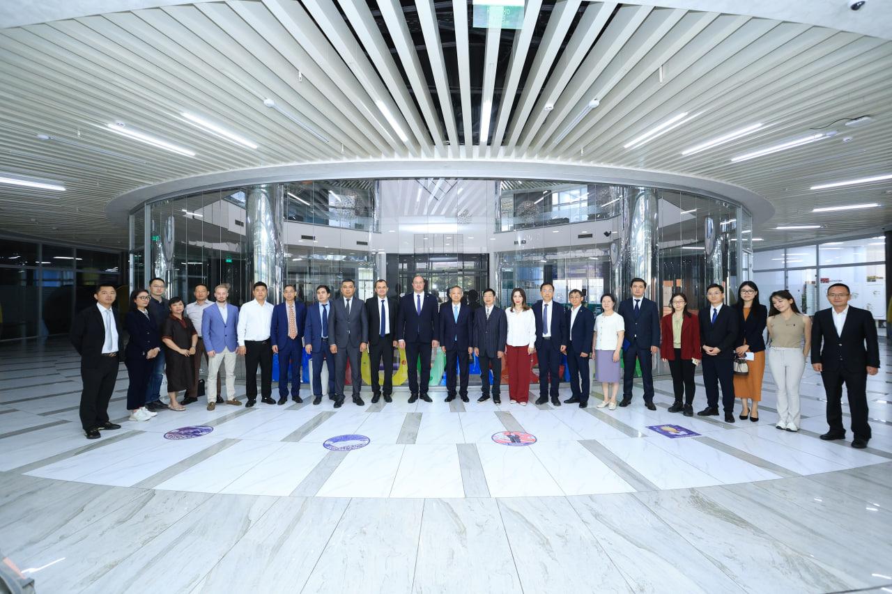 Strategic cooperation was established between China's Guangdong Alliance and the Center for Advanced Technologies under the Mig Alliance and the Center for Advanced Technologies under the Ministry of Higher Education, Science and Innovation of Uzbekistan.