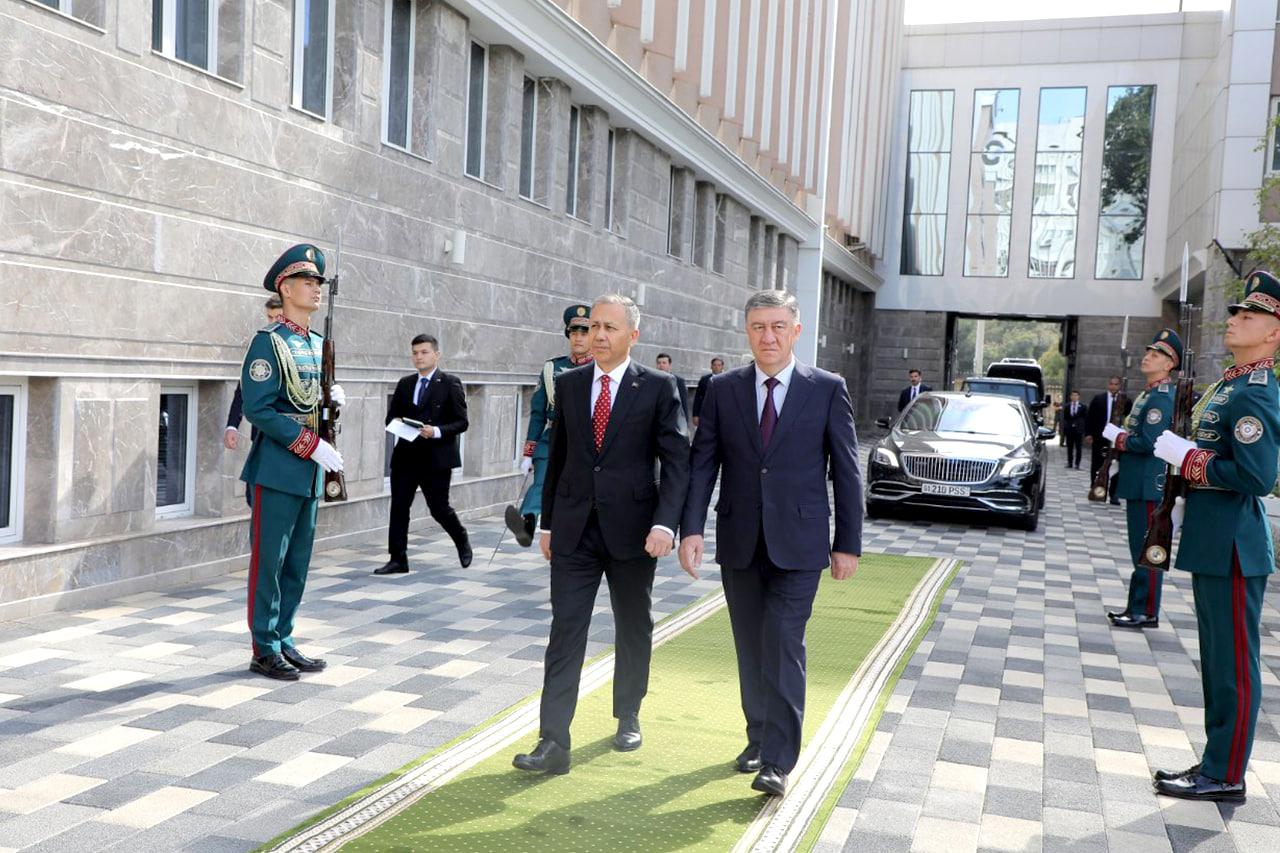 Ichki ishlar vaziri general-leytenant Poʻlat Bobojonovning Turkiya Respublikasi Ichki ishlar vaziri janob Ali Yerlikaya boshchiligidagi delegatsiya bilan uchrashuvi boʻlib oʻtdi