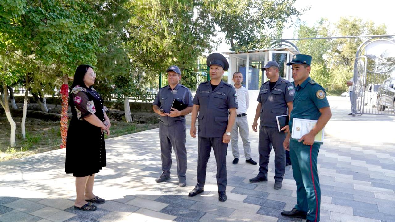 IIV Jamoat xavfsizligi departamenti Probatsiya xizmati boshligʻi Buxoro viloyati Shofirkon tumanidagi “qizil” toifaga kiritilgan mahallalar hamda probatsiya roʻyxatida turgan nazorat ostidagi shaxslar bilan “yettilik”ning hamkorlikda olib borilgan ishlari