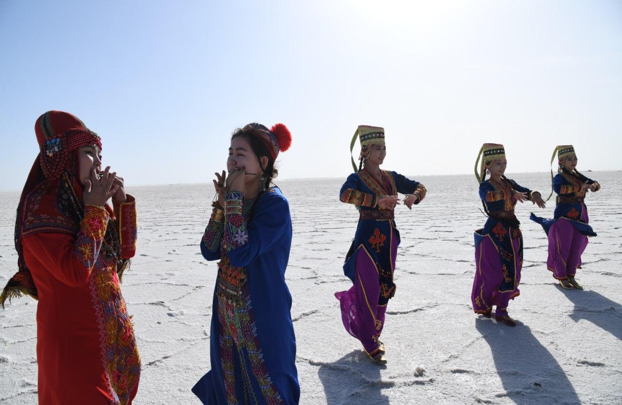 Snow-white desert running: Eco Marathon in Barsa-kelmes has attracted international attention