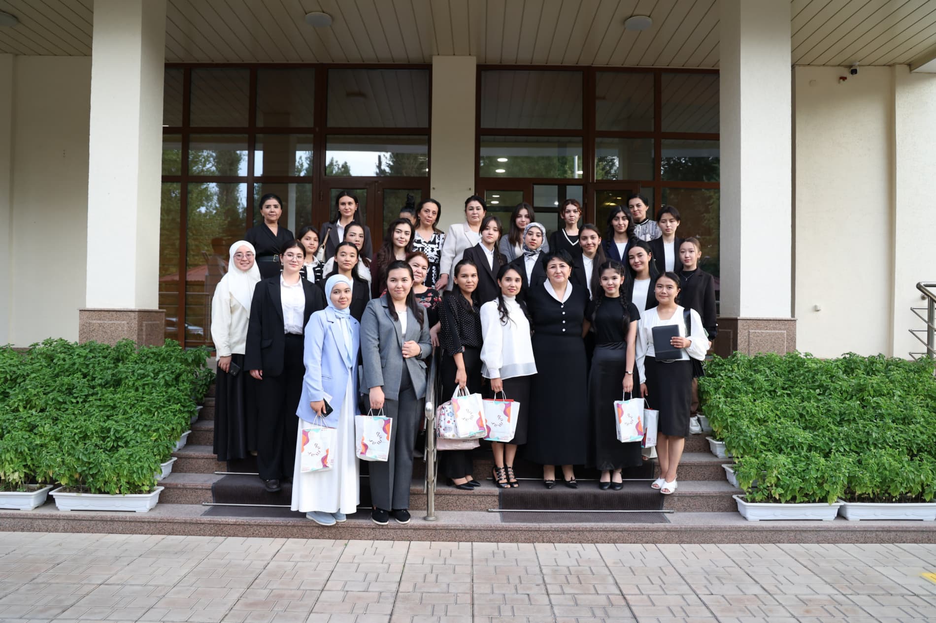 Rahbar va yoshlar uchrashuvi bo‘lib o‘tdi