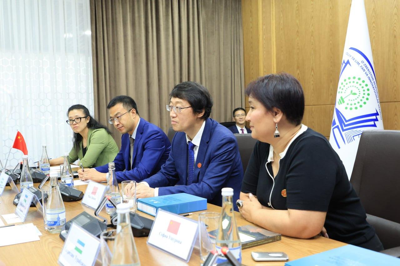 A meeting with the delegation of Xi'an Jiaotong University was held