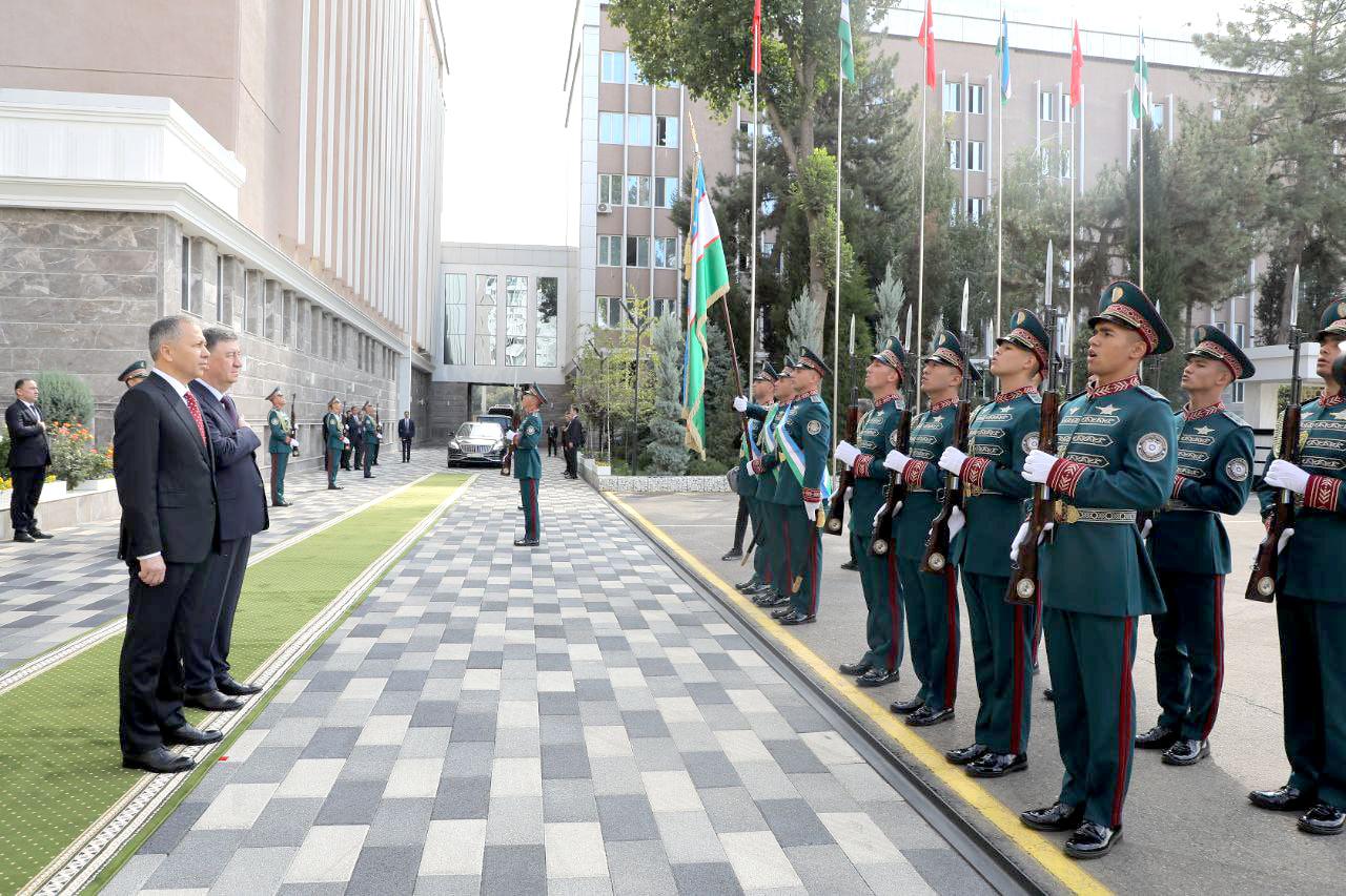 A meeting was held between Lieutenant-General Pulat Bobojonov, Minister of Internal Affairs, and the delegation led by Mr Ali Erlikaya, Minister of Internal Affairs of the Republic of Turkey