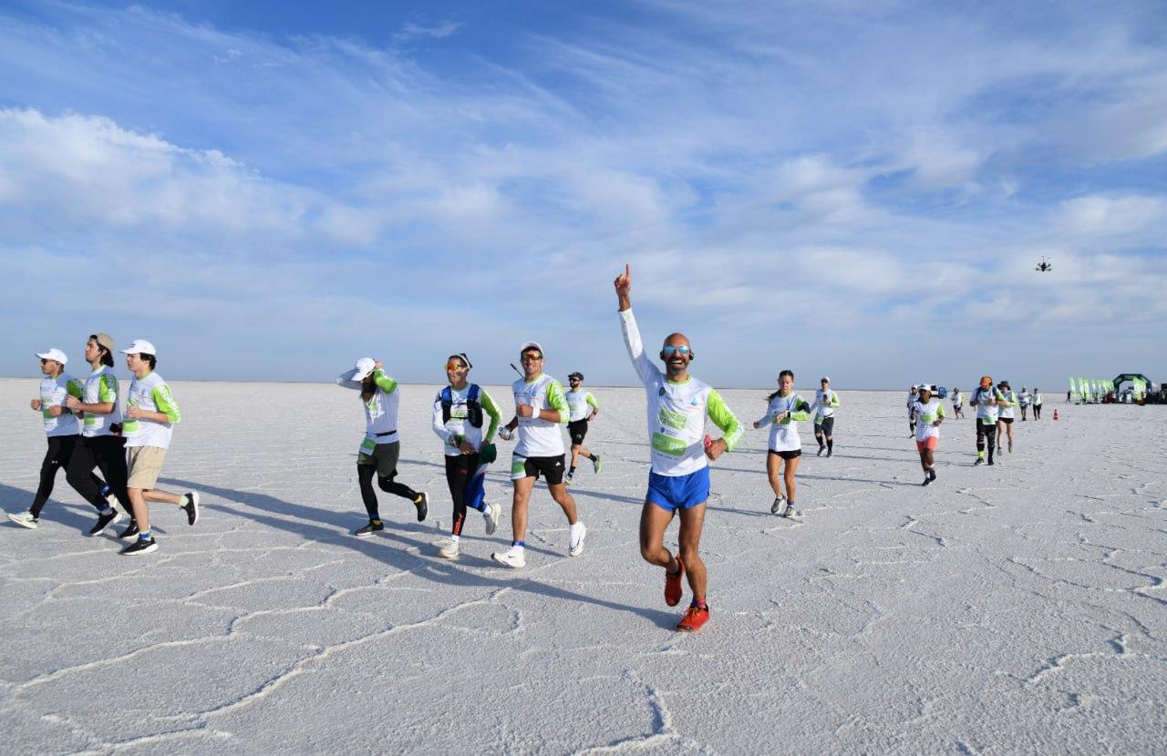 Snow-white desert running: Eco Marathon in Barsa-kelmes has attracted international attention